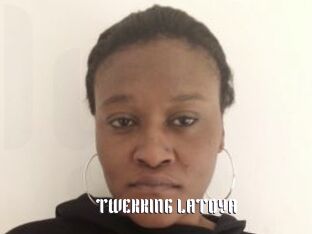 TWEKKING_LATOYA